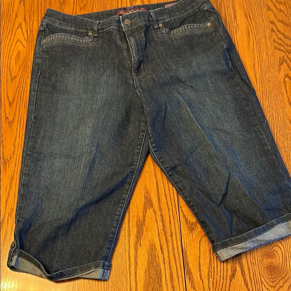 Gloria Vanderbilt Dark Blue Cropped Jeans